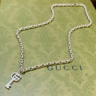 Gucci قلادة سلسلة كيرب فضية مرصعة بالكريستال بيندانت المفتاح