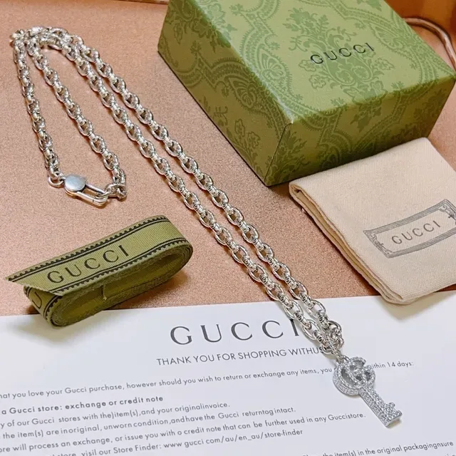 Gucci قلادة سلسلة كيرب فضية مرصعة بالكريستال بيندانت المفتاح 7