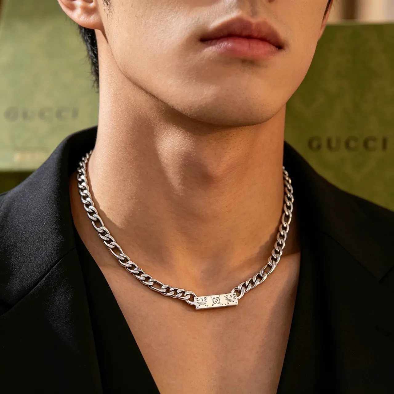 Gucci Colgante de Cadena Figaro-Link de Plata con Placa Rectangular 5