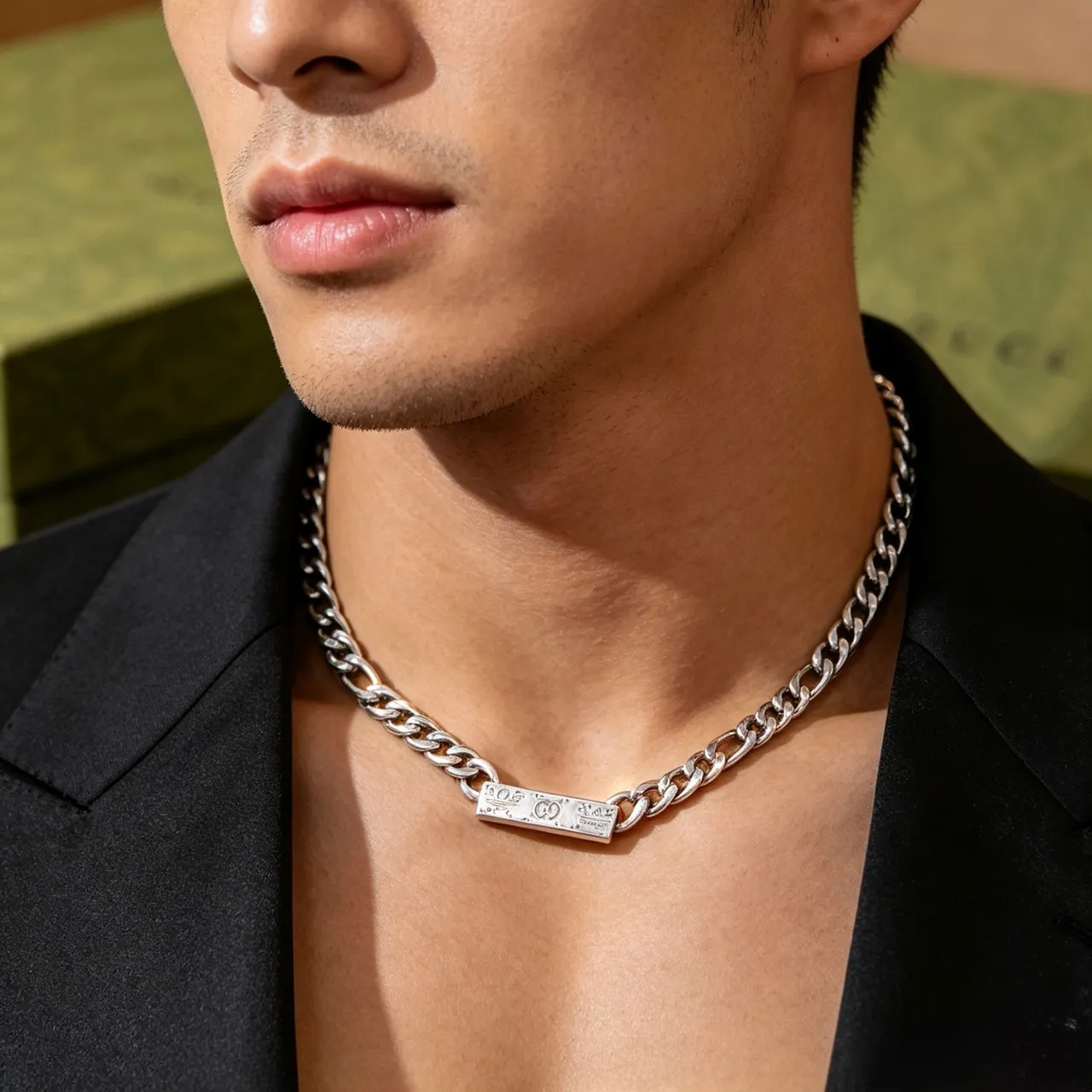Gucci Colgante de Cadena Figaro-Link de Plata con Placa Rectangular 7