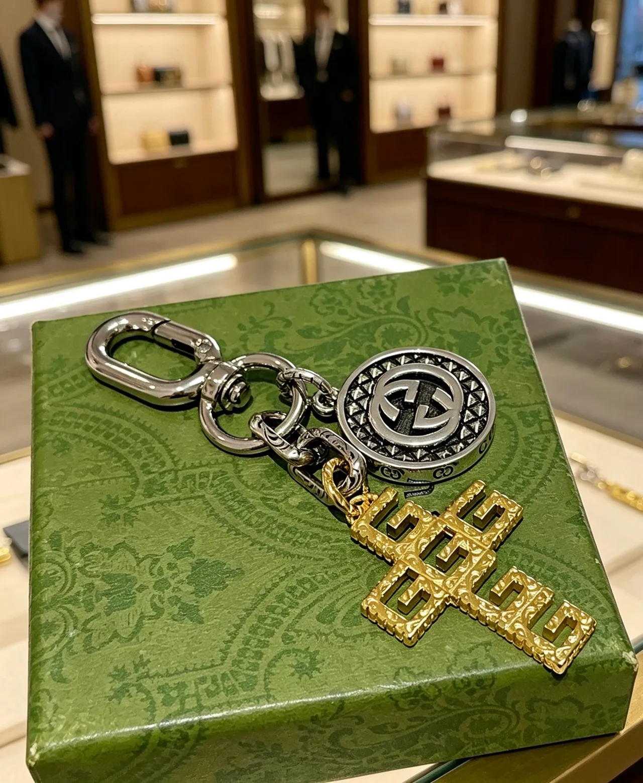 Gucci Silver Gold Dual-Tone Metal Interlocking G Medallion Bracelet 3
