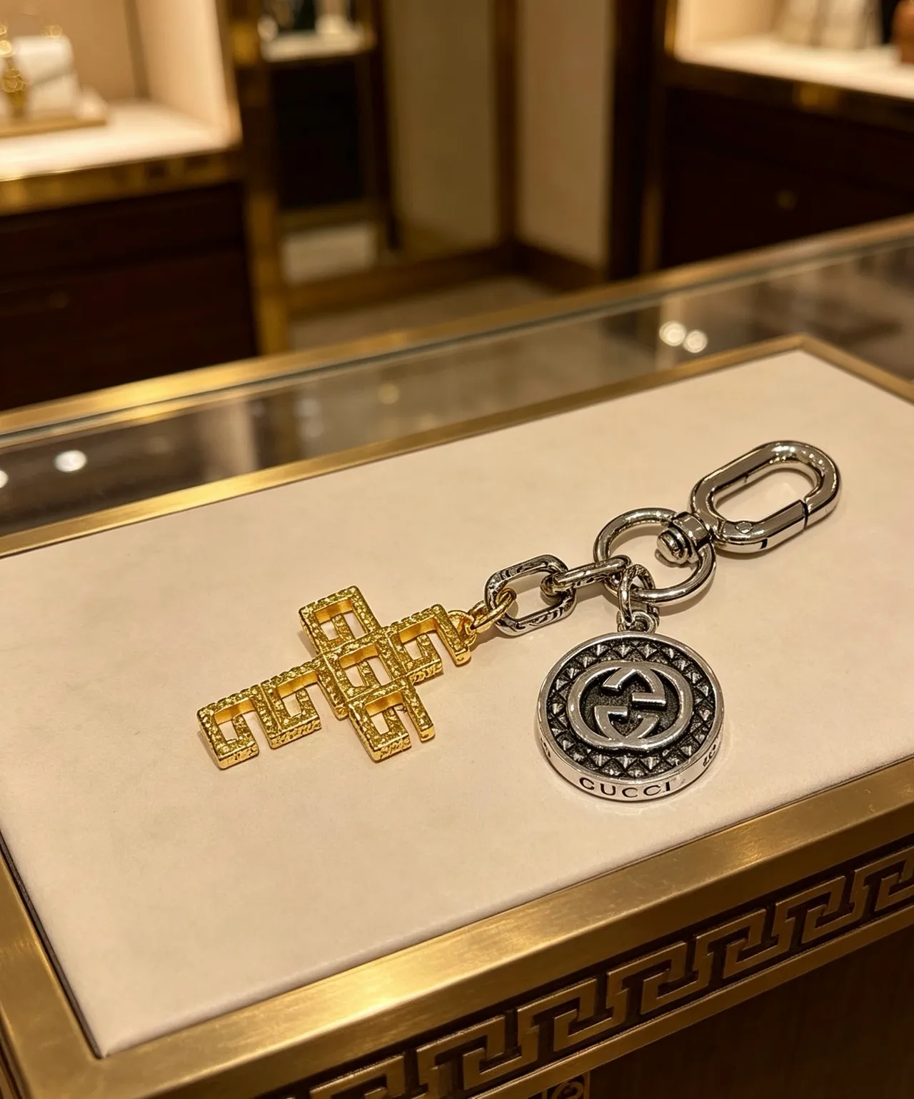 Gucci Silver Gold Dual-Tone Metal Interlocking G Medallion Bracelet 5