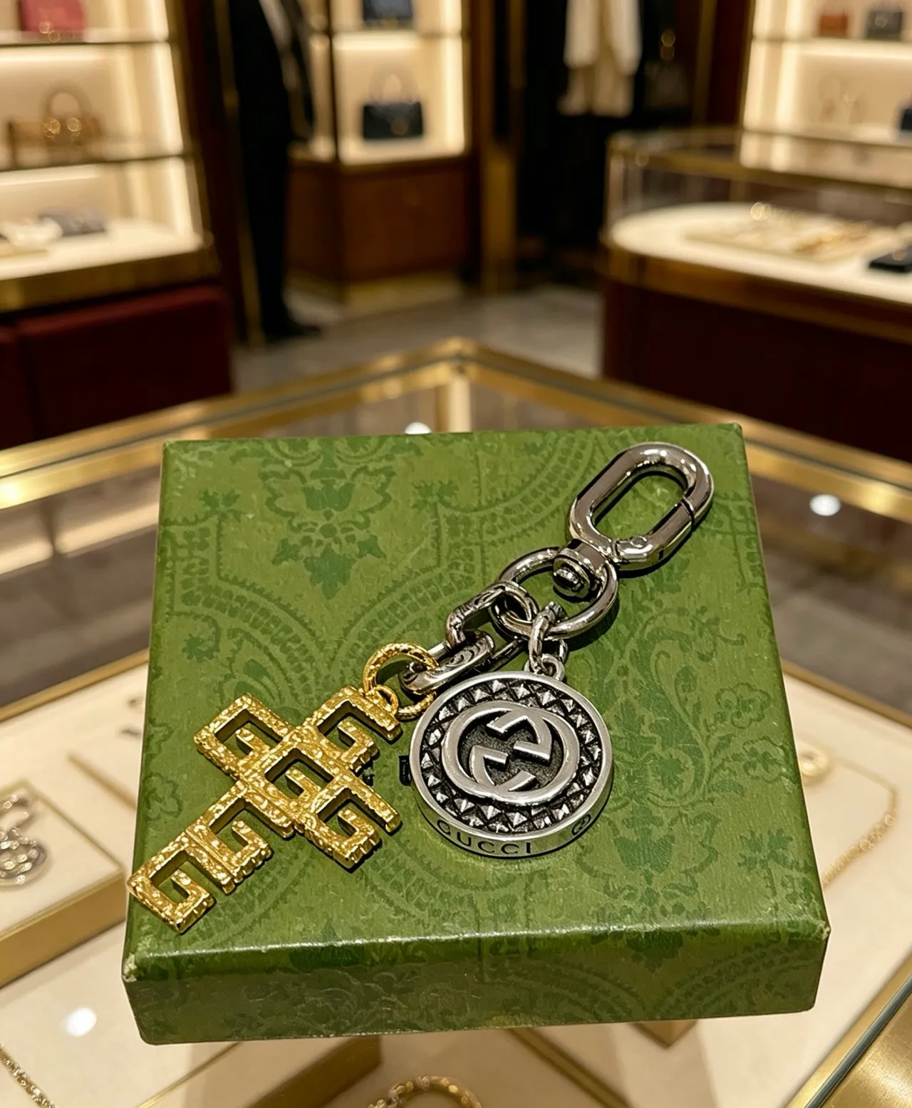 Gucci Silver Gold Dual-Tone Metal Interlocking G Medallion Bracelet 6