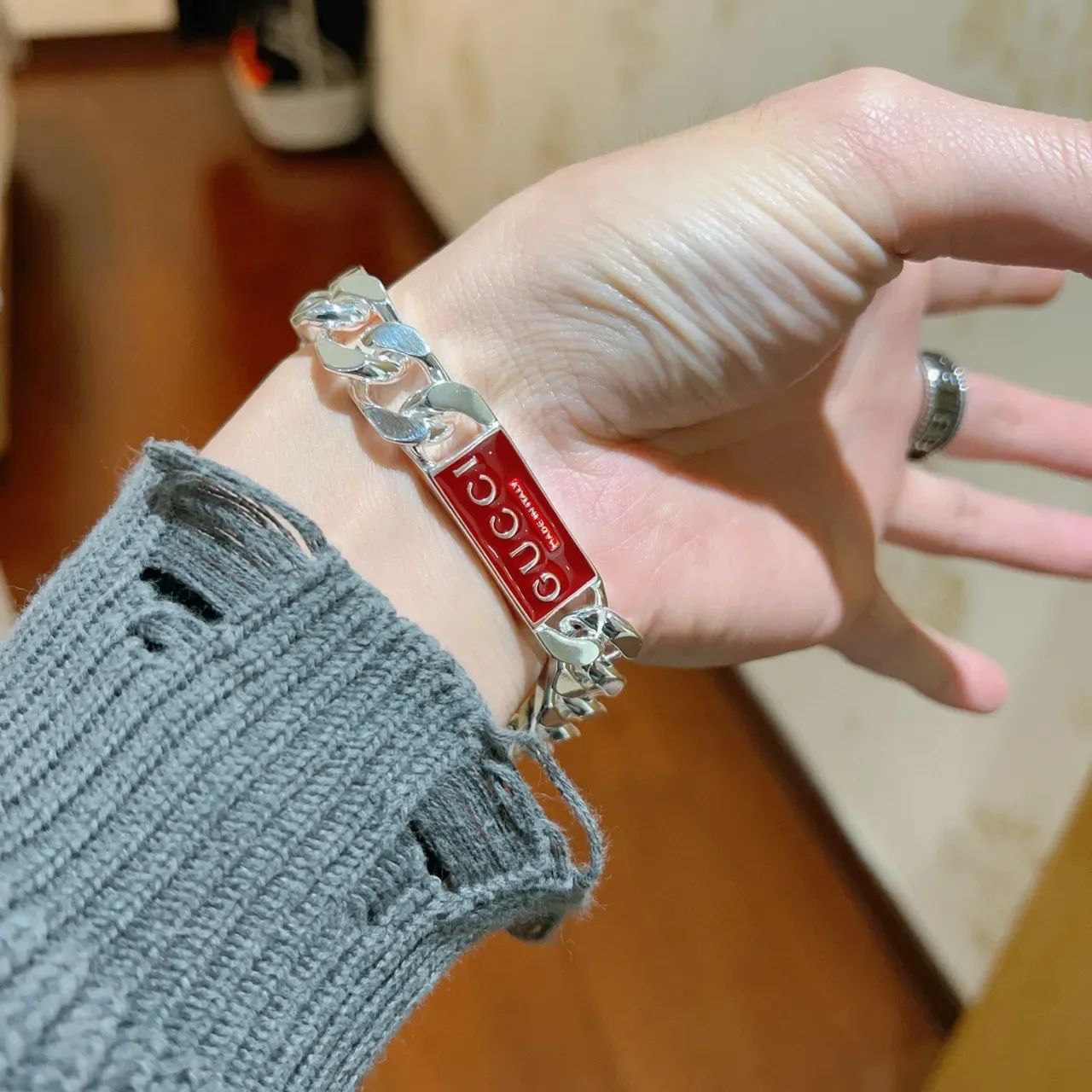 Gucci Silver Red Curb-Link Chain Polished Bracelet 7