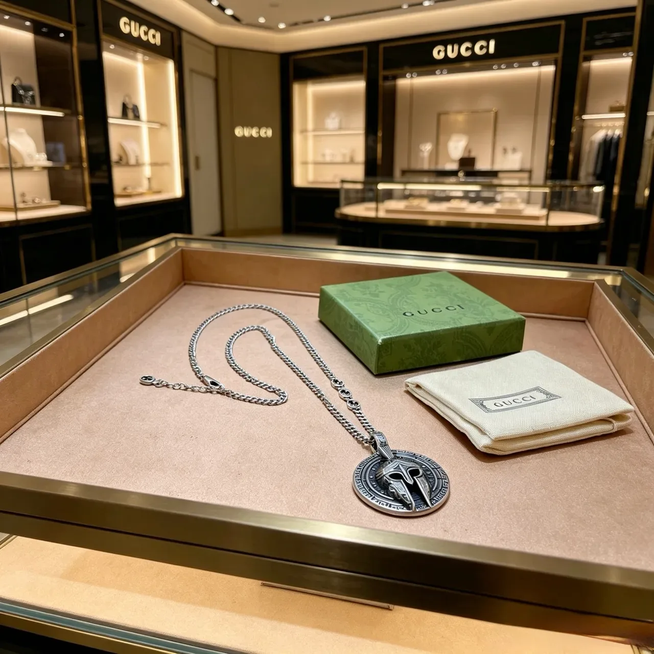 Gucci Spartan Helmet Pendant Interlocking G-Link Chain Necklace 7