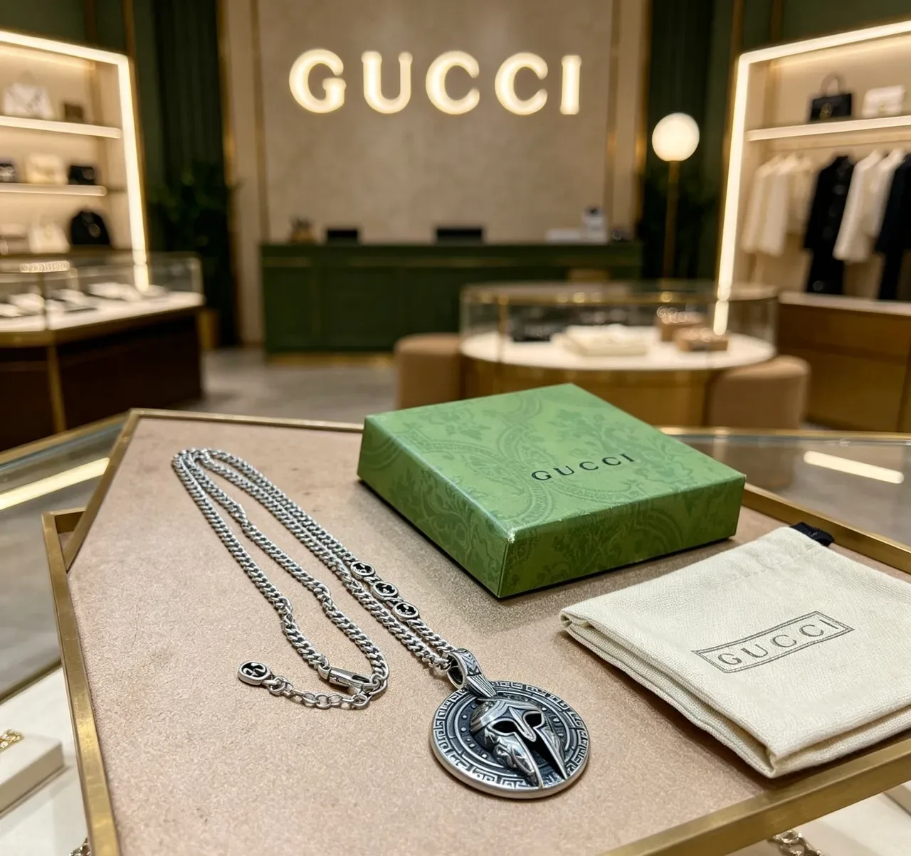 Gucci Spartan Helmet Pendant Interlocking G-Link Chain Necklace 9