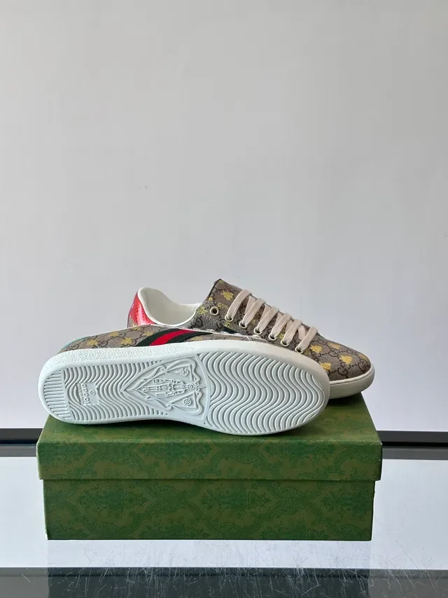 Gucci Tennis 1977 GG Monogram Canvas Web Stripe Salto em Pele de Cobra Sneakers Lifestyle 2