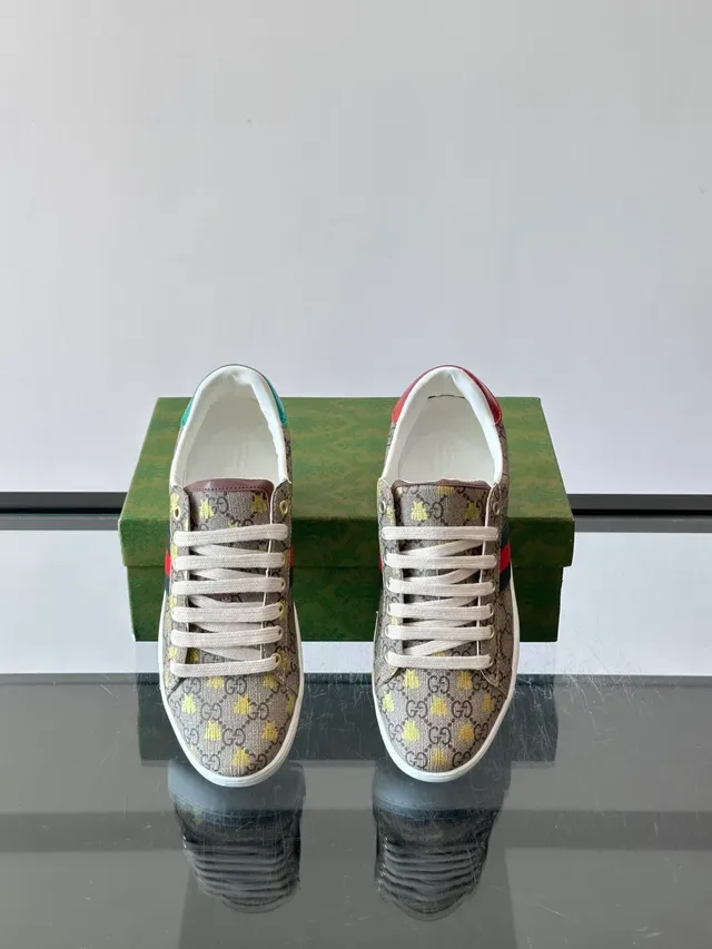 Gucci Tennis 1977 GG Monogram Canvas Web Stripe Salto em Pele de Cobra Sneakers Lifestyle 4