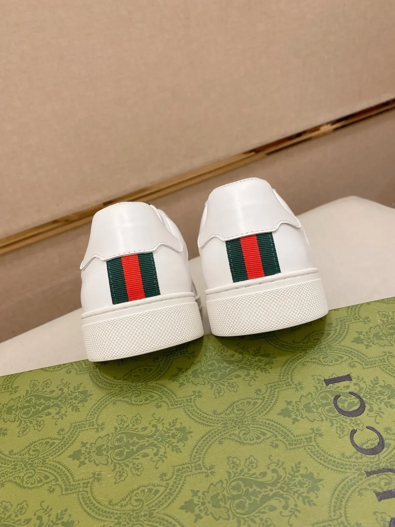 Gucci Tennis 1977 Chaussures Lifestyle Blances en Cuir à Rayures Web 3