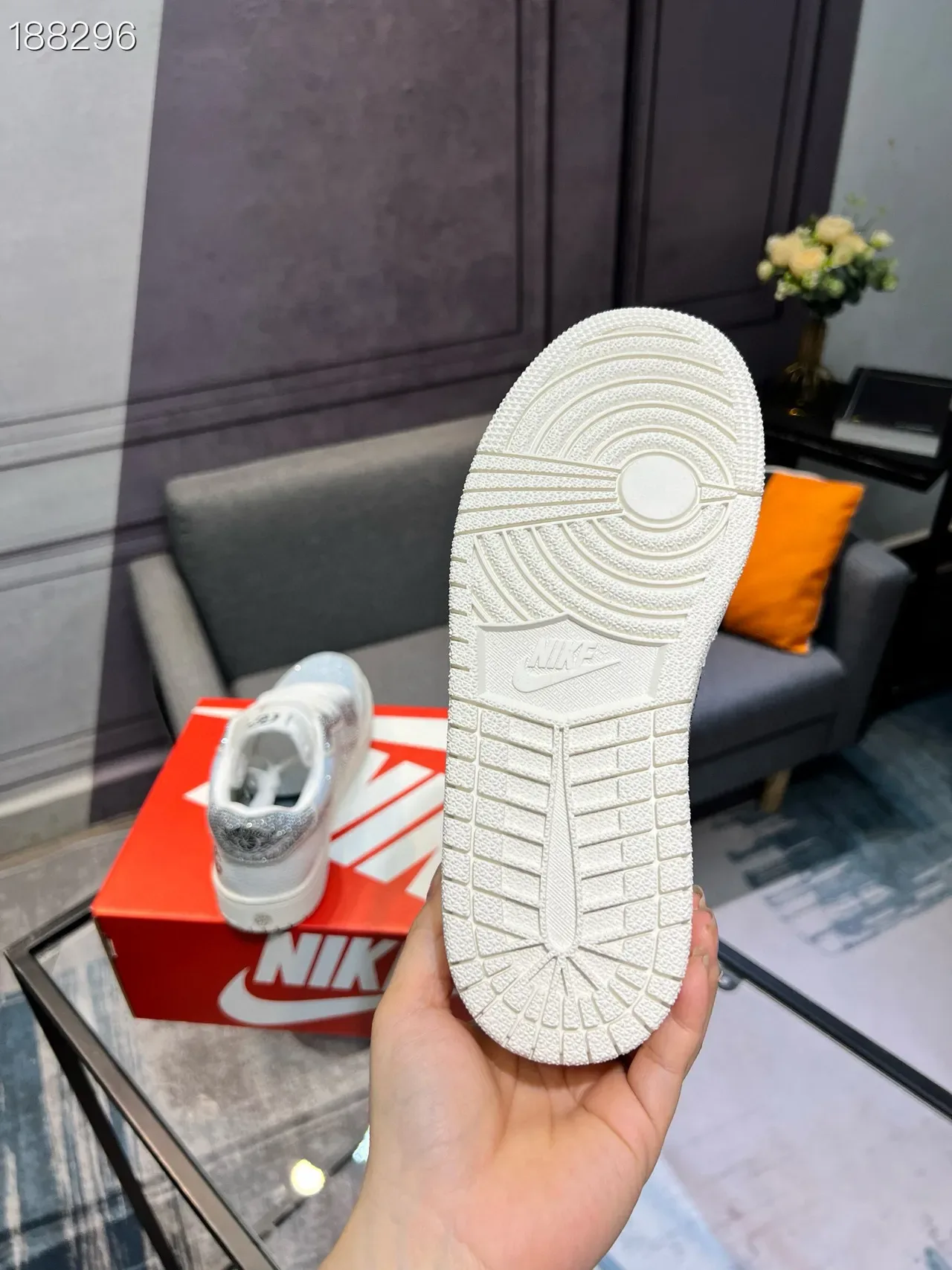 Gucci White Silver Crystal-Embellished Low-Top Lifestyle Sneakers 3