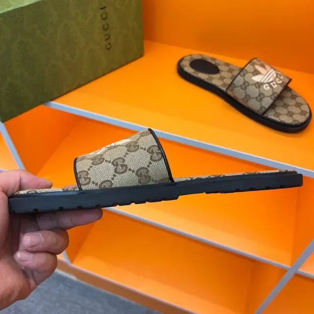 Gucci x Adidas GG Monogram Trefoil Sandales 2