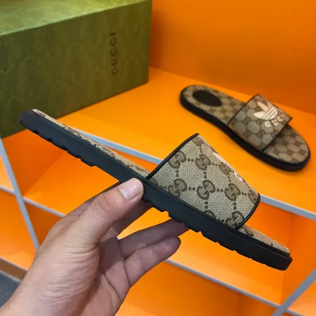 Gucci x Adidas GG Monogram Trefoil Sandales 3
