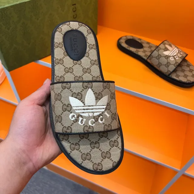 Gucci x Adidas GG Monogram Trefoil Sandales 4