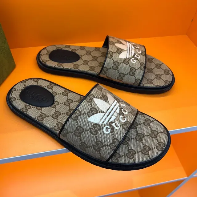 Gucci x Adidas GG Monogram Trefoil Sandales 8