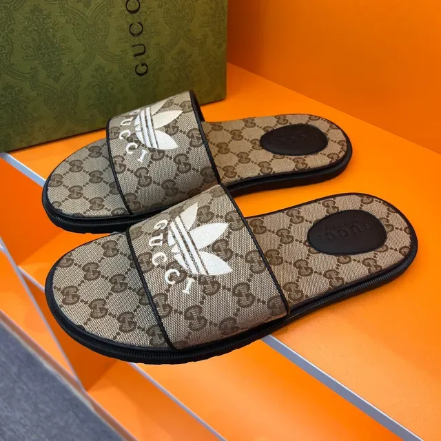 Gucci x Adidas GG Monogram Trefoil Sandales 9