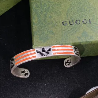 Gucci x Adidas Trefoil Pulsera de Puño Naranja Esmaltada