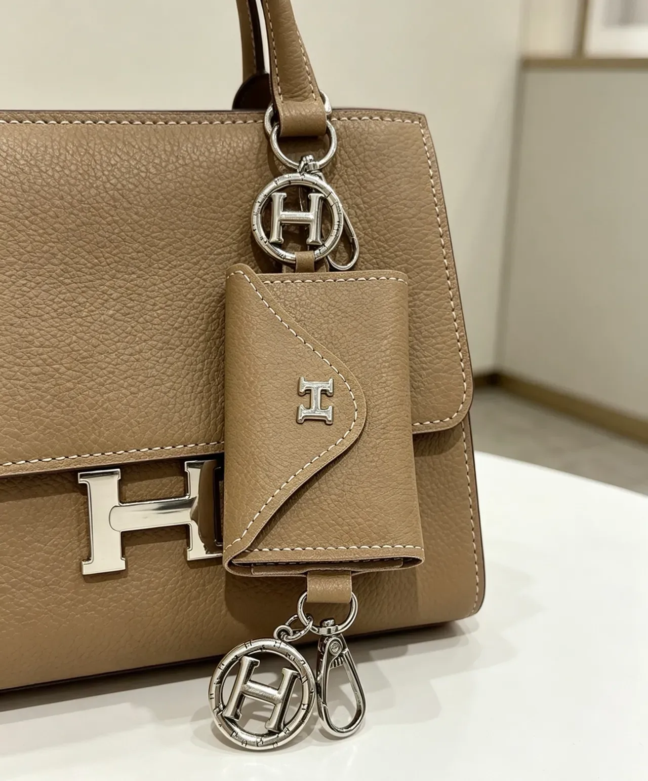 Hermès বেইজ ব্রাউন পেবল্ড লেদার প্যালাডিয়াম হার্ডওয়্যার হ্যান্ডব্যাগ 2
