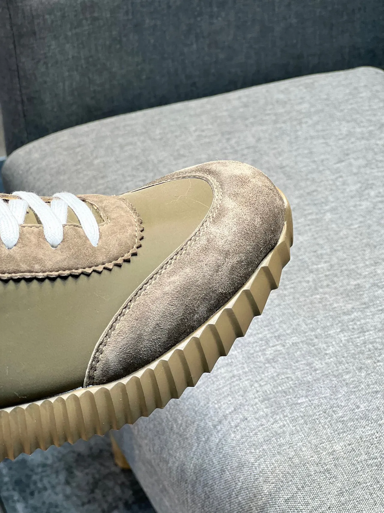 Hermès Bege Branco Suede E Nylon Superior Cordões Planos Tênis Lifestyle 2