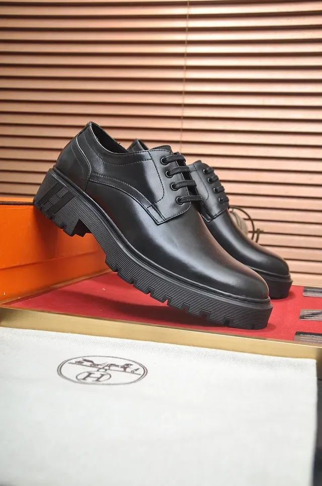 Hermès Chaussures Oxford en Cuir Noir Poli à Lacets 3