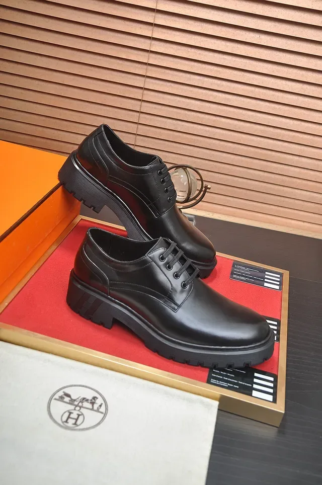 Hermès Chaussures Oxford en Cuir Noir Poli à Lacets 6
