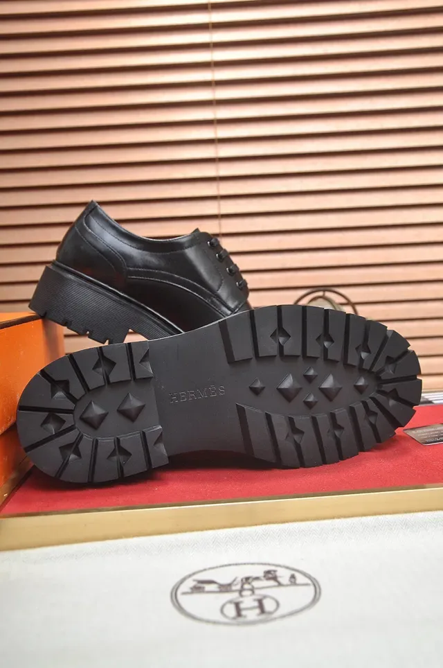 Hermès Chaussures Oxford en Cuir Noir Poli à Lacets 7
