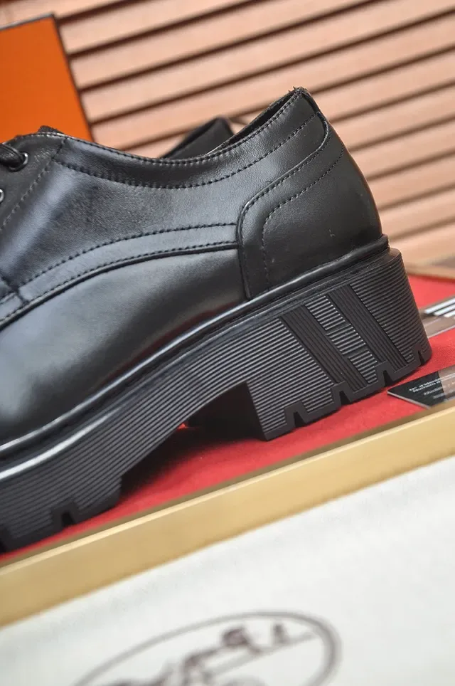 Hermès Chaussures Oxford en Cuir Noir Poli à Lacets 9