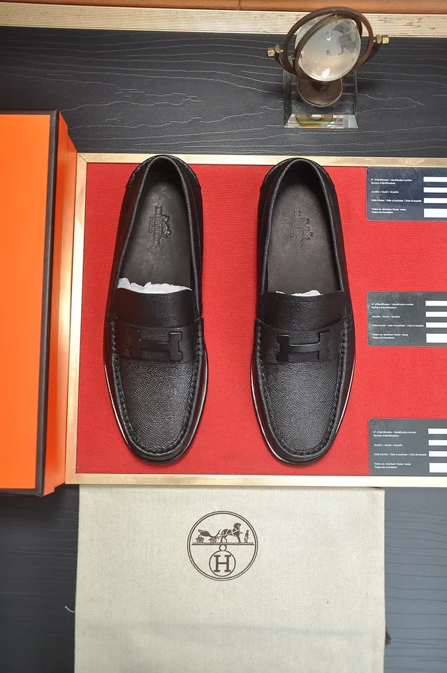 Hermès Black Textured Leather H-Shaped Metal Buckle Loafer 5