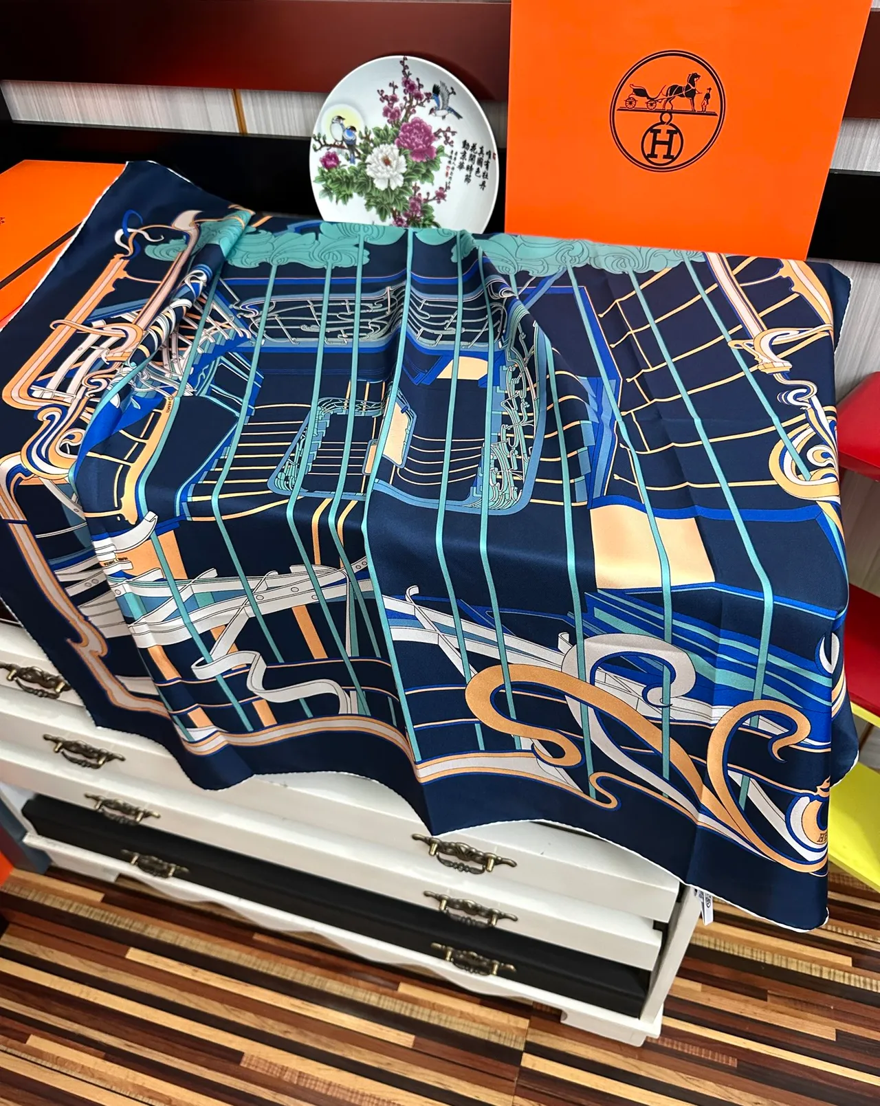 Hermès Carré Marine Or Carré Imprimé Motif de Harnais Écharpe en Soie 5