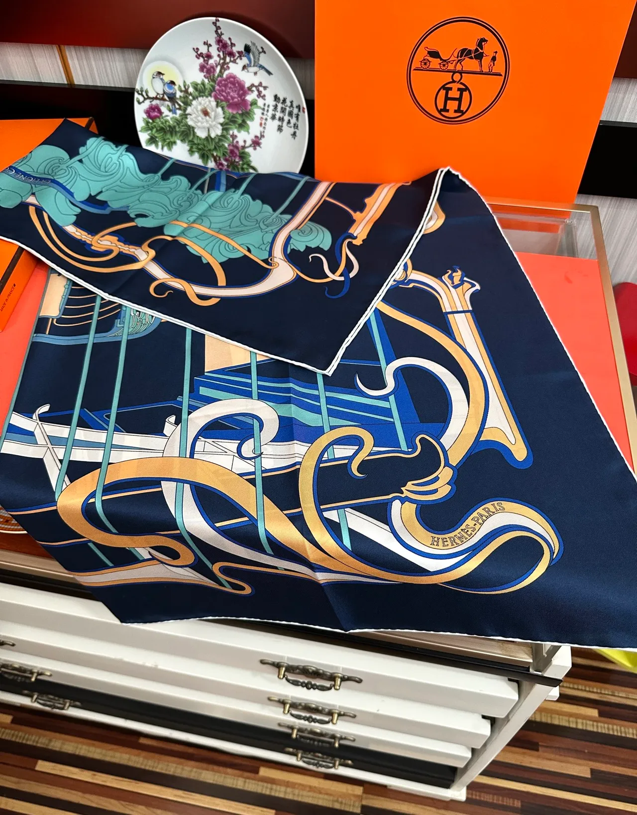 Hermès Carré Marine Or Carré Imprimé Motif de Harnais Écharpe en Soie 6