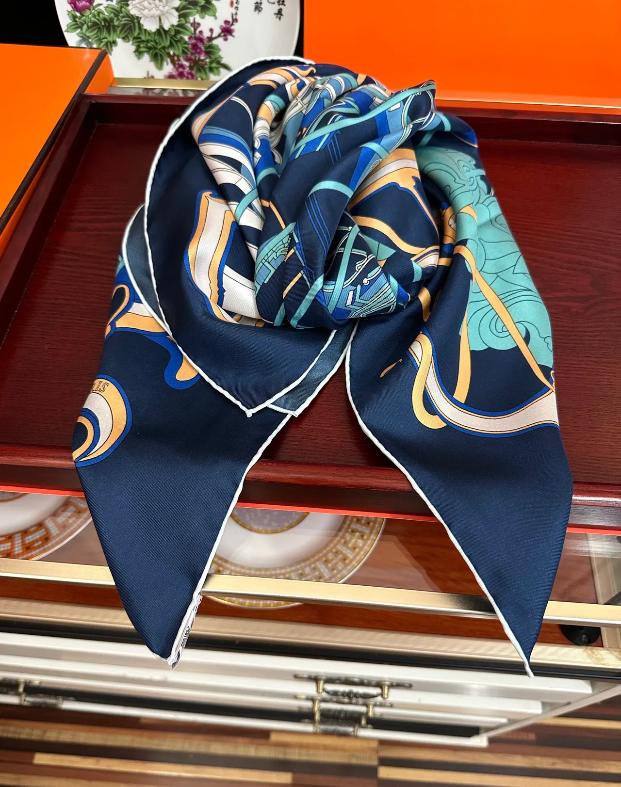 Hermès Carré Marine Or Carré Imprimé Motif de Harnais Écharpe en Soie 7