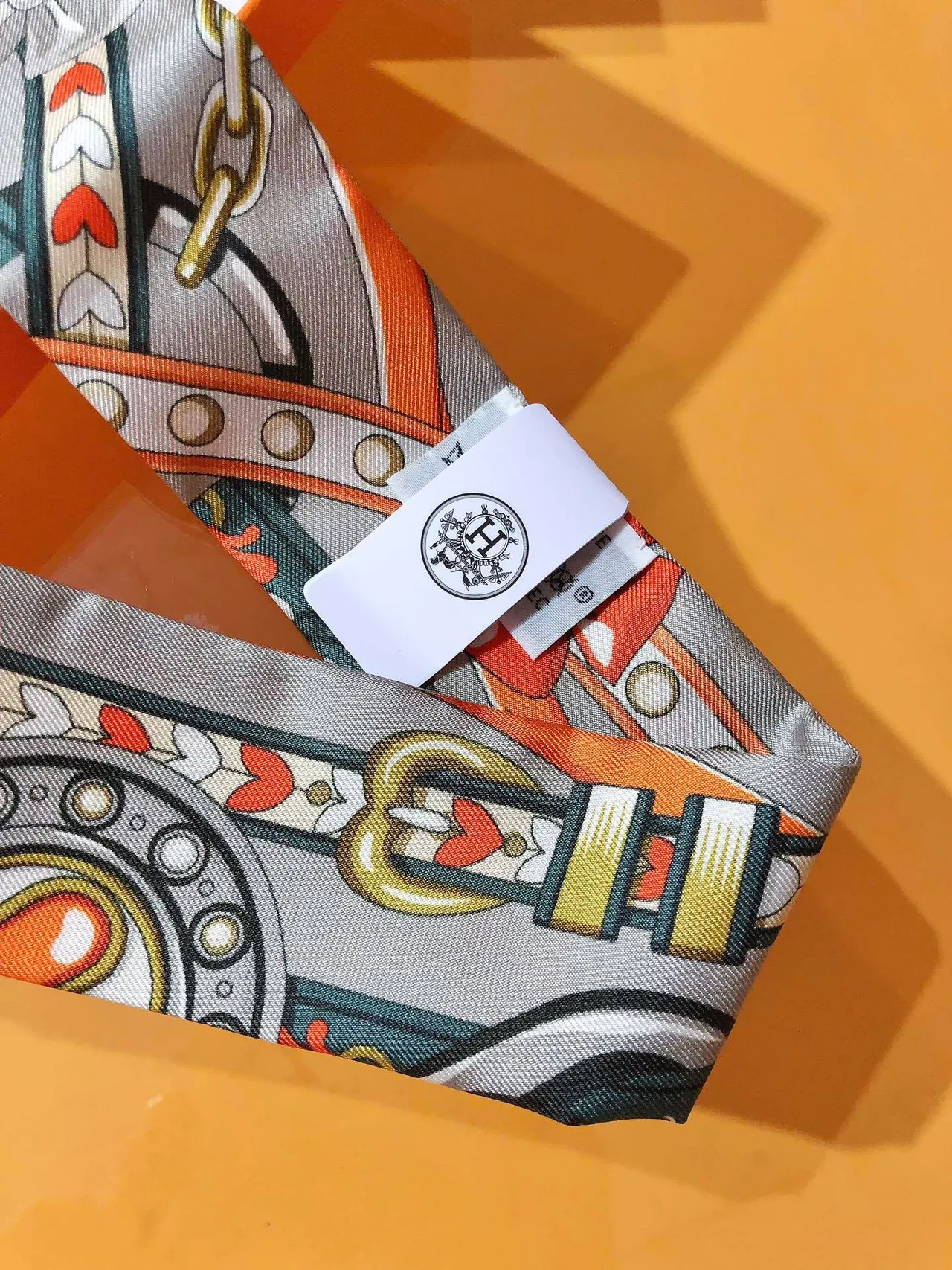 Hermès Écharpe de soie grise multicolore imprimée à motif géométrique de carte à jouer 7