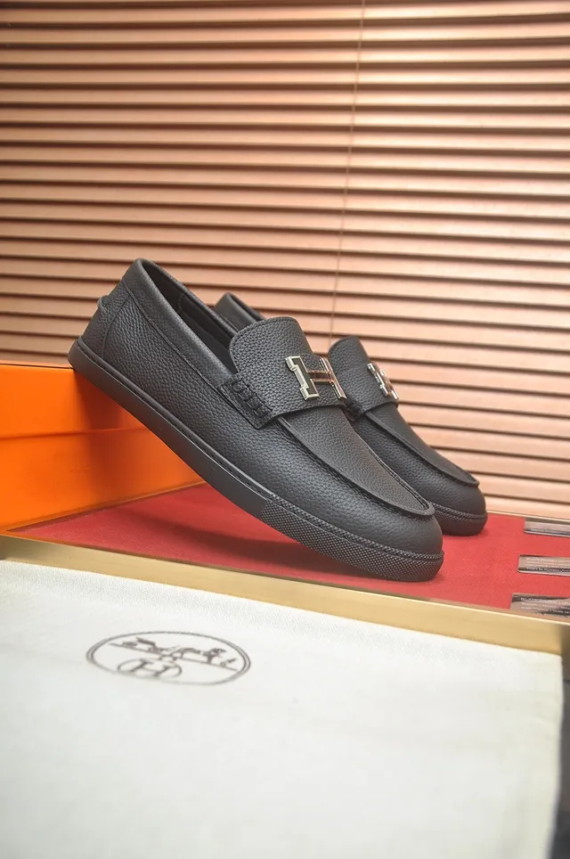 Hermès H Loafer Mocassins Preto Couro Granulado Fivela de Metal 2