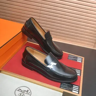 Hermès H Logo Loafer Mocasines de cuero patentado negro slip-on