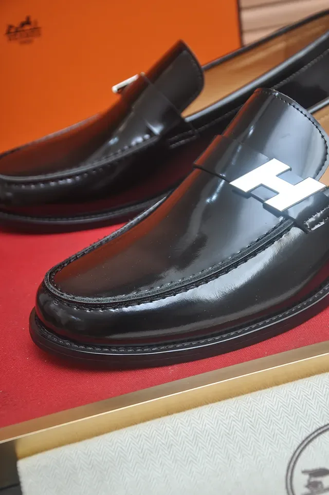 Hermès H Logo Loafer Mocassins cuir verni noir slip-on 2