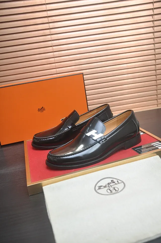 Hermès H Logo Loafer Mocassins cuir verni noir slip-on 4