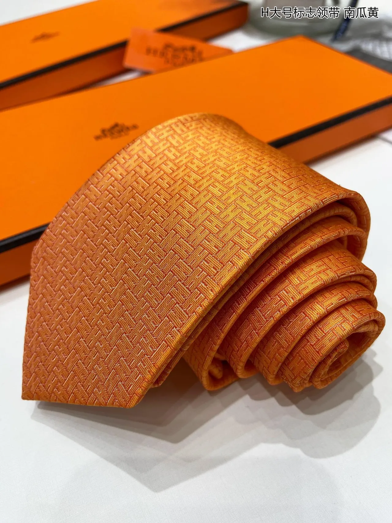Hermès H-Motif trama Amarelo abóbora gravata 5