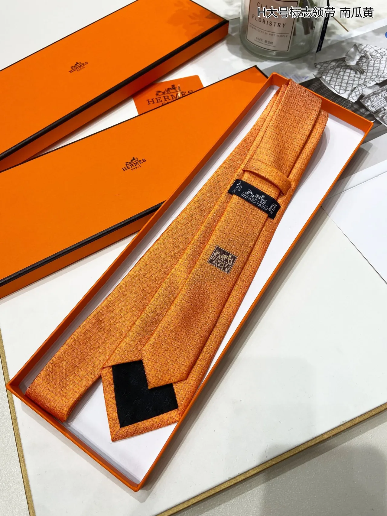 Hermès H-Motif trama Amarelo abóbora gravata 6
