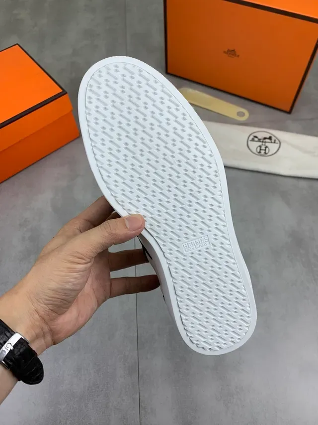 Hermès H Sneaker Chaussures Lifestyle daim blanc et gris 2