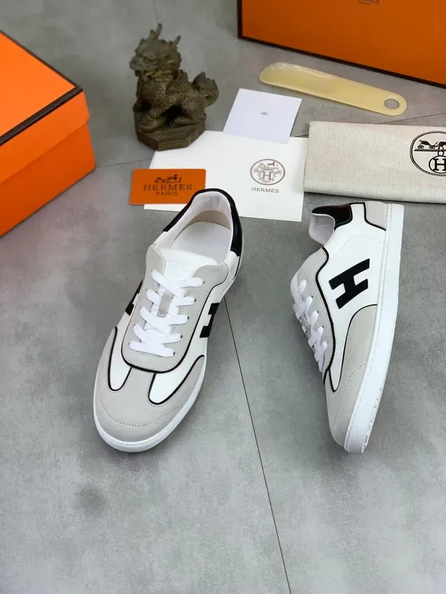 Hermès H Sneaker Chaussures Lifestyle daim blanc et gris 5