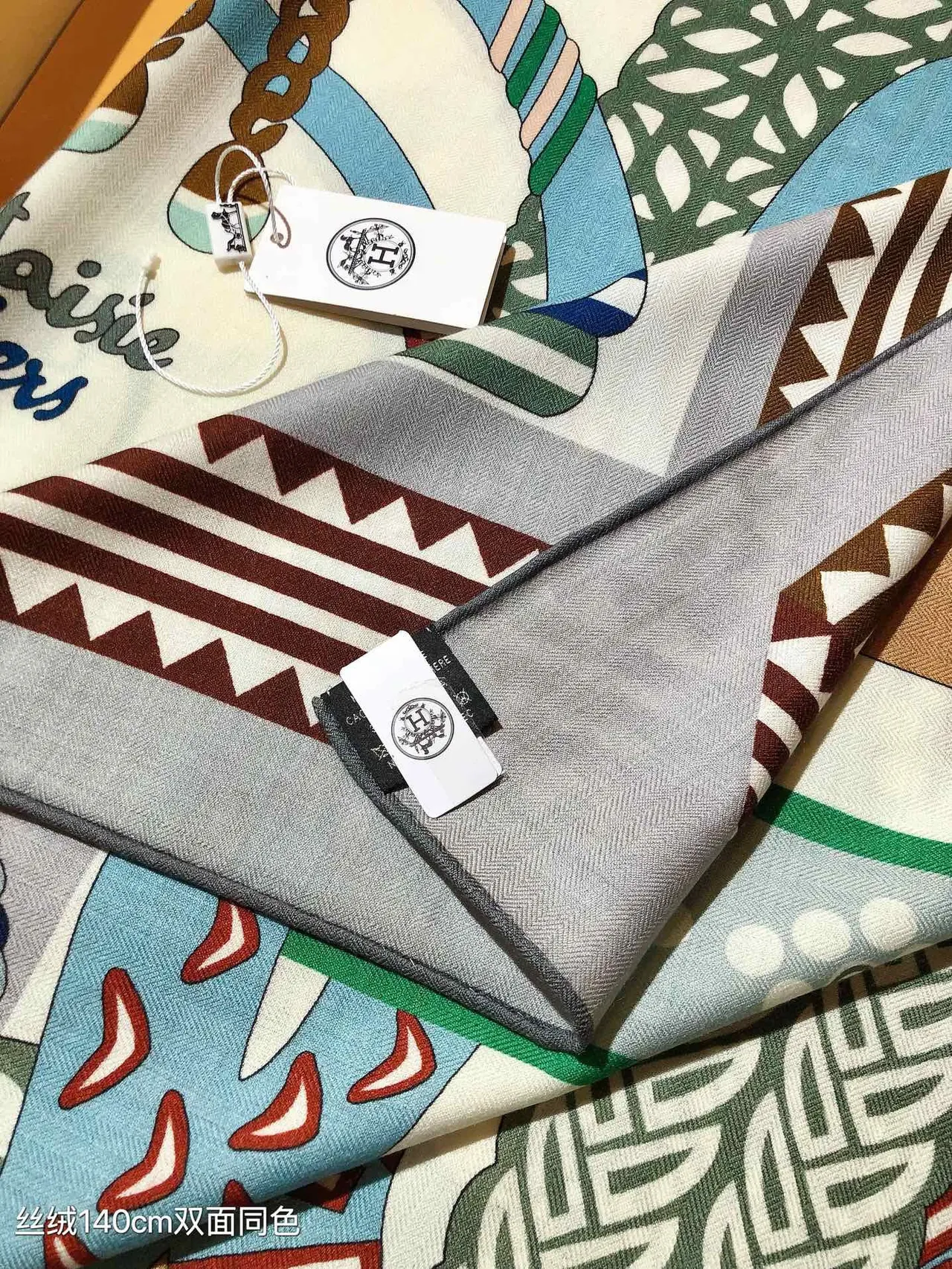Hermès écharpe de soie à motif géométrique multicolore double face 7