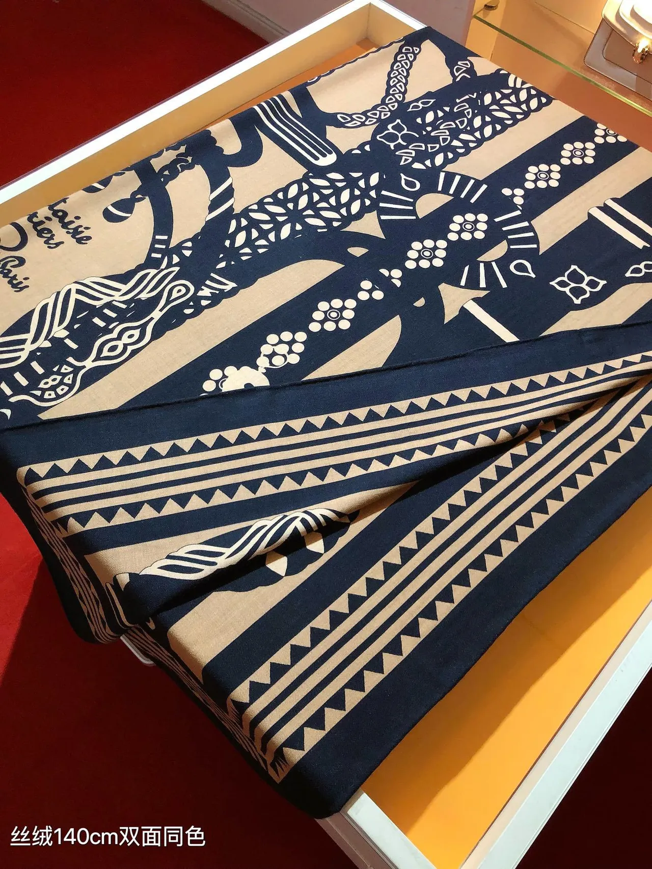 Hermès Écharpe de soie imprimée florale géométrique navy beige 7