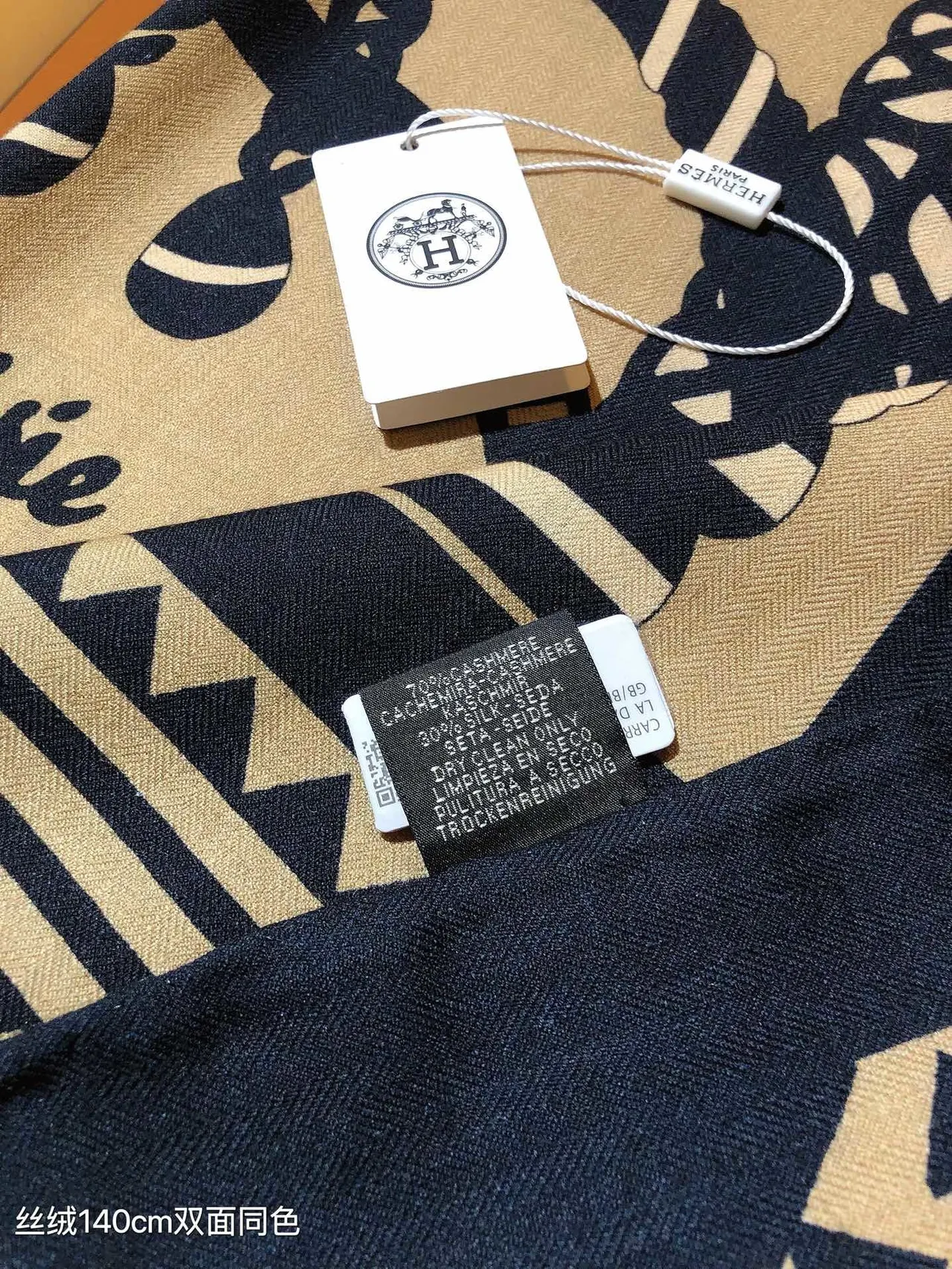 Hermès Écharpe de soie imprimée florale géométrique navy beige 9