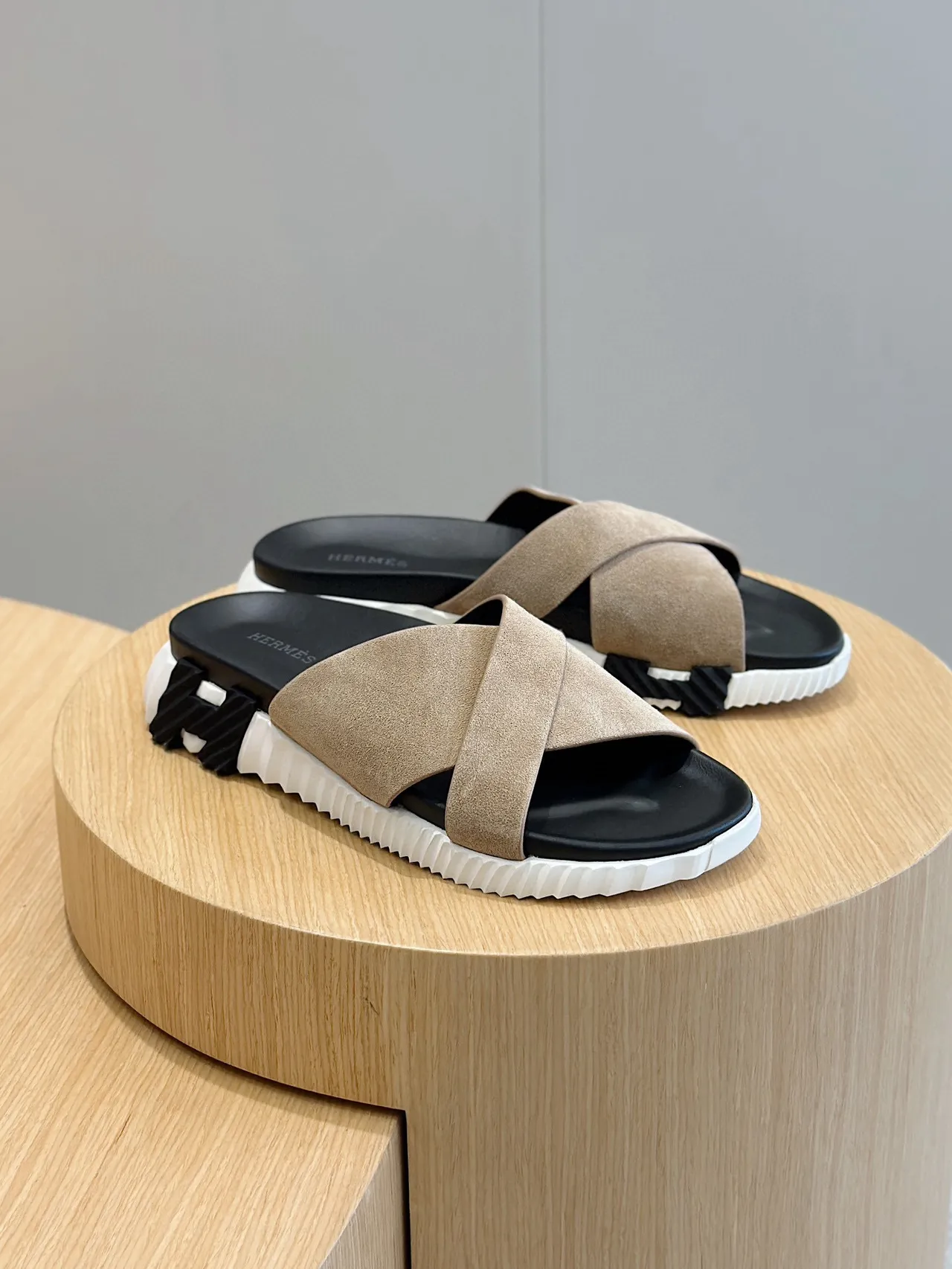 Hermès Oran Beige suède à brides croisées mules 3
