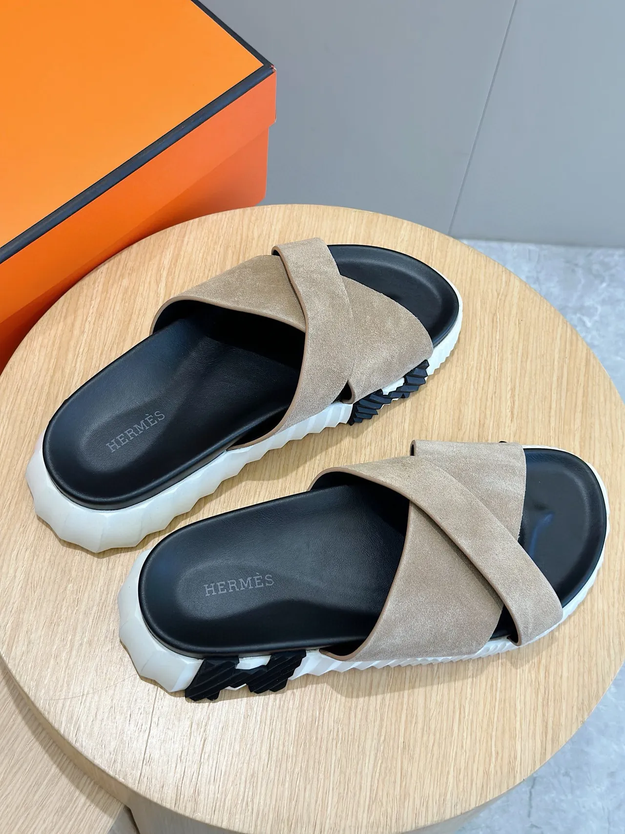 Hermès Oran Beige suède à brides croisées mules 6