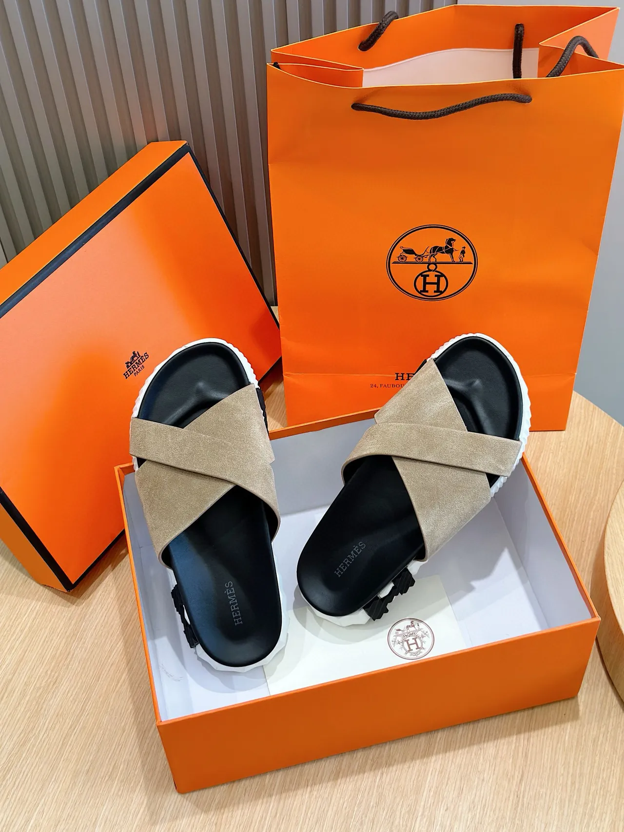 Hermès Oran Beige suède à brides croisées mules 8