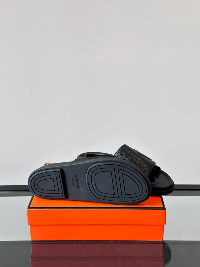 Hermès Oran Black Brown Pebbled Leather Strap Embossed H Logo Slippers 4