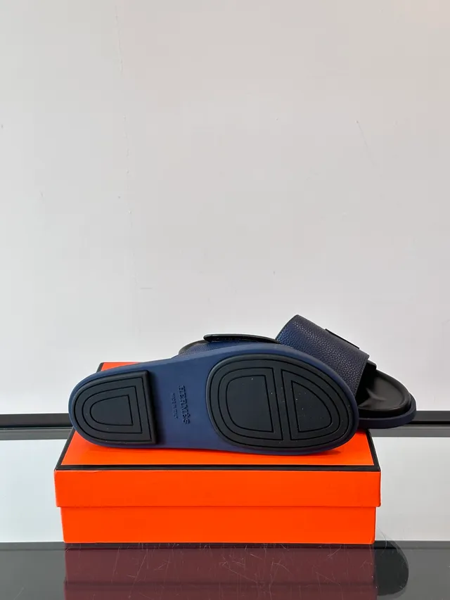 Hermès Oran Black Brown Pebbled Leather Strap Embossed H Logo Slippers 6