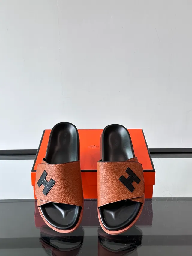 Hermès Oran Black Brown Pebbled Leather Strap Embossed H Logo Slippers 7
