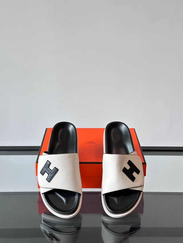 Hermès Oran Black Brown Pebbled Leather Strap Embossed H Logo Slippers 8