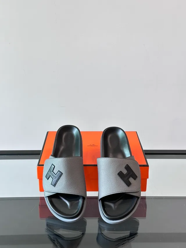 Hermès Oran Black Brown Pebbled Leather Strap Embossed H Logo Slippers 10